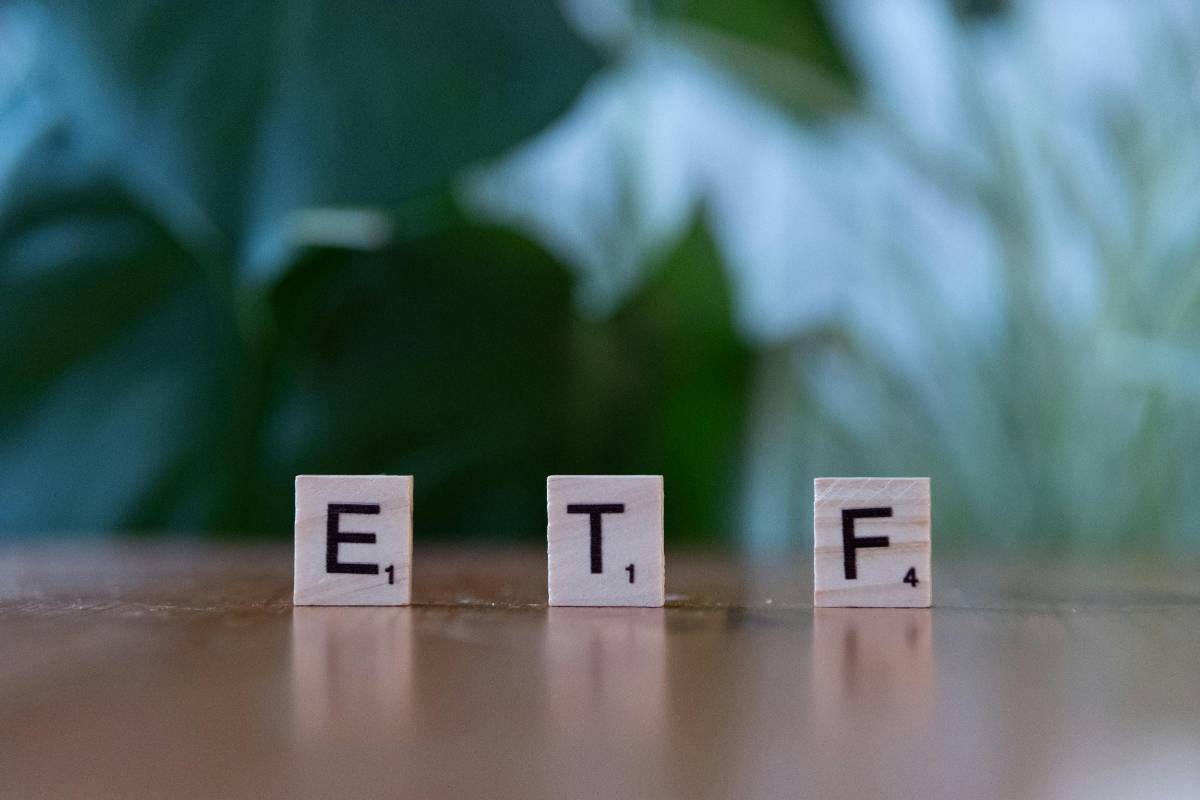ETFs vs. Mutual Funds: Which is Better for Your Portfolio?